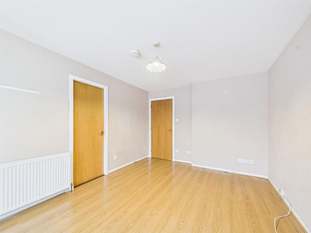 Property photo 3 of 12 Cam01486G0-Pr0949-Still004.Jpg