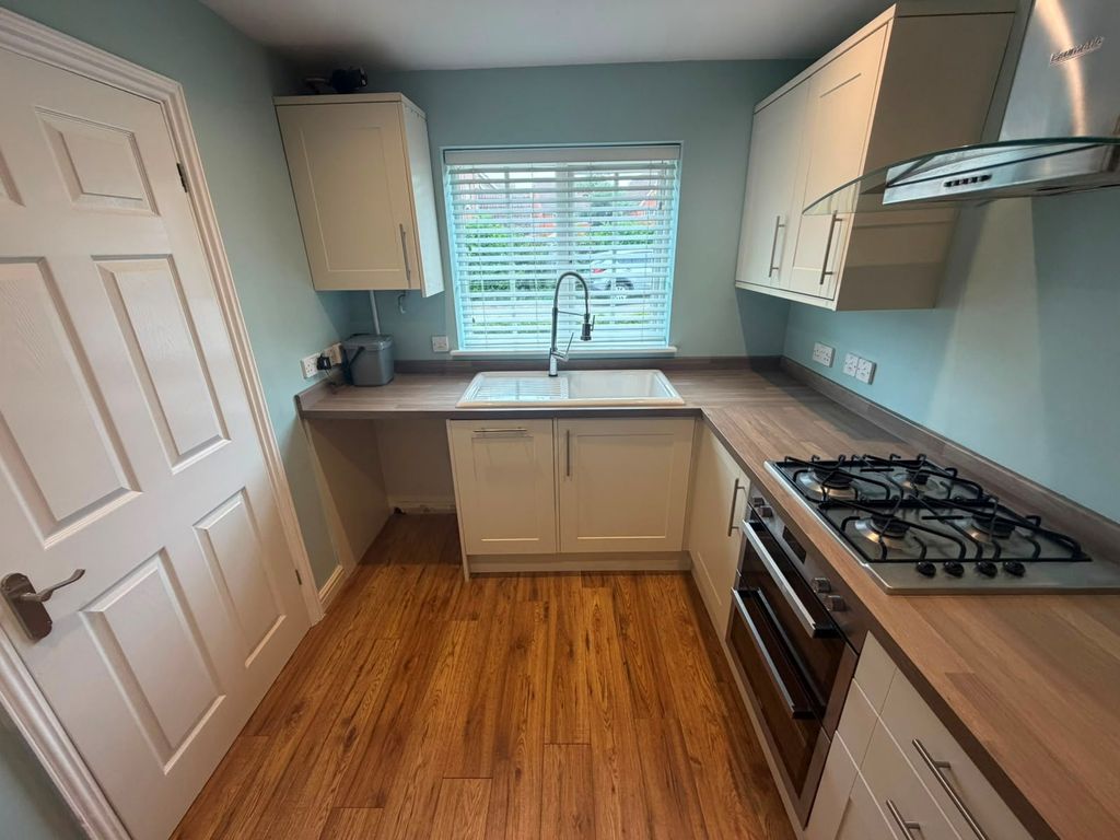 Property photo 3 of 6 Kitchen