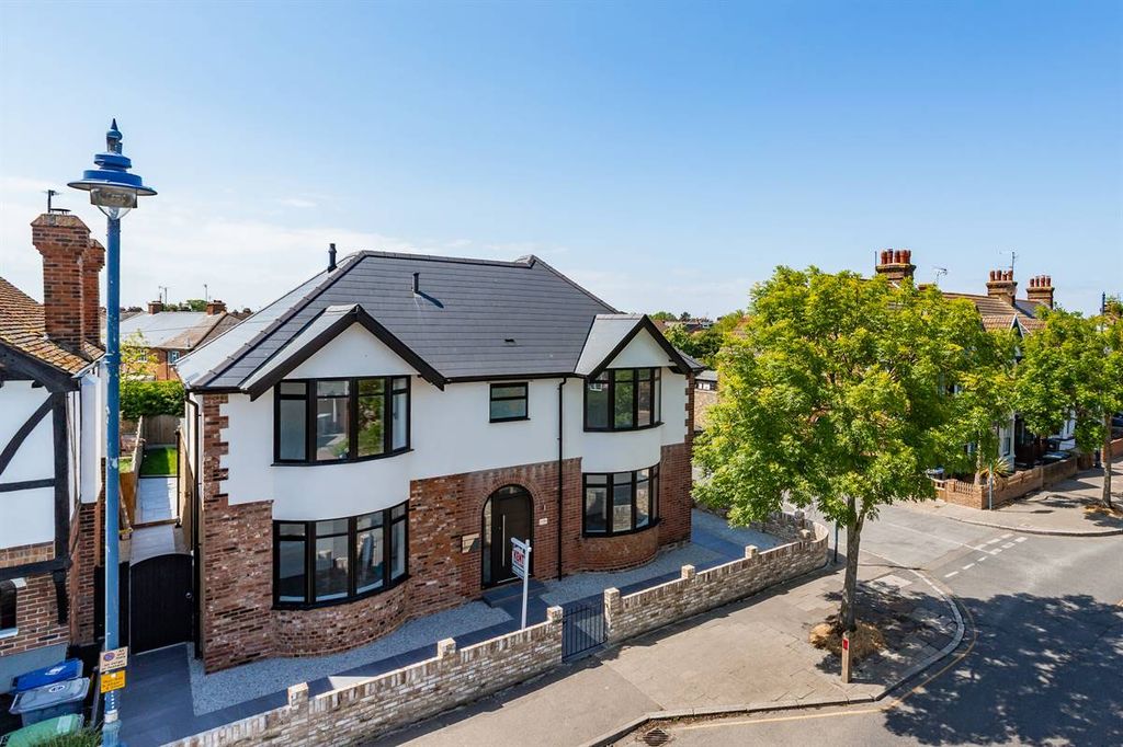 Property photo 1 of 34