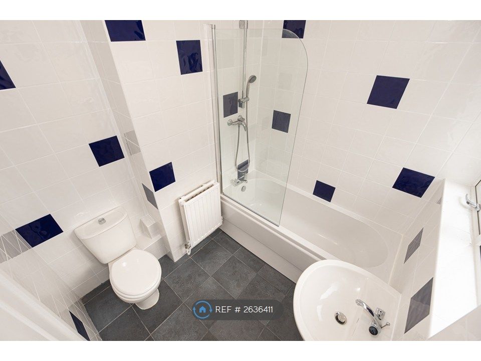 Property photo 2 of 12 Bathroom