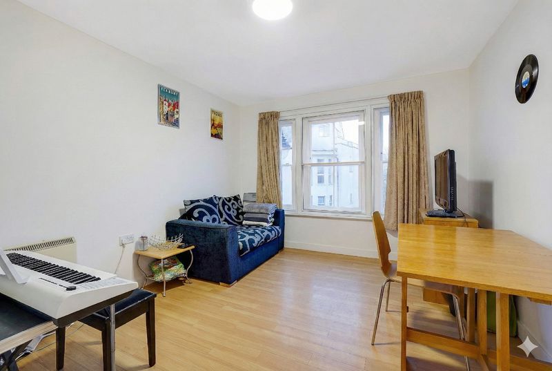 Property photo 2 of 7 Photo 6