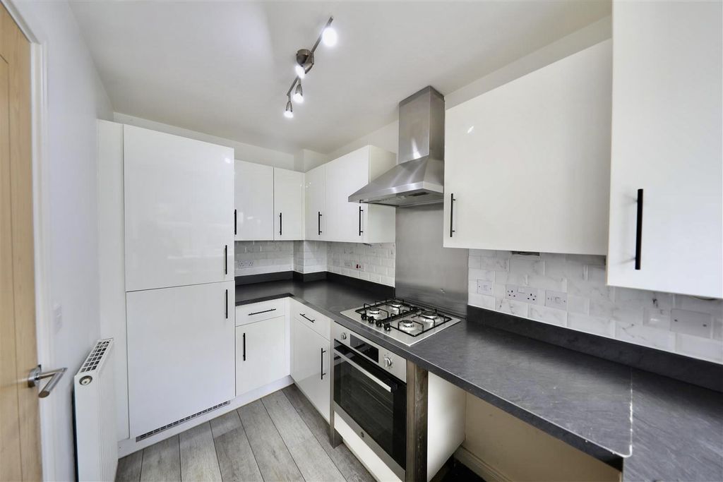 Property photo 2 of 16 Kitchen