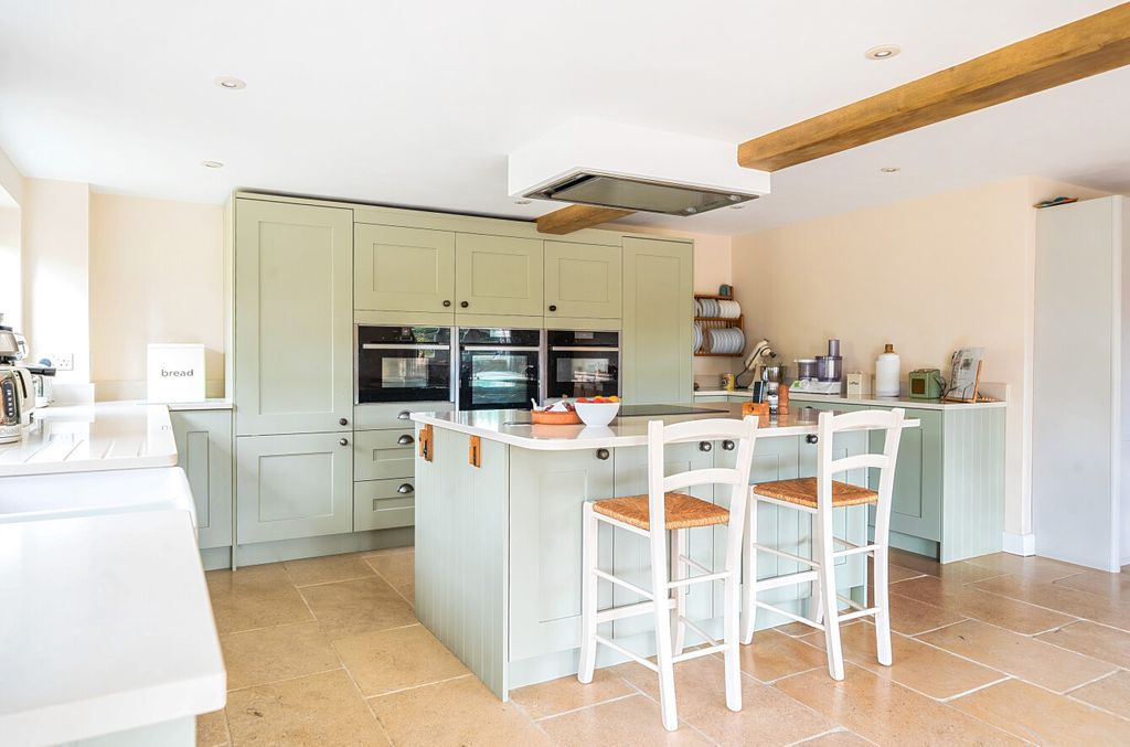 Property photo 2 of 24 1333799-21-68A2E8...