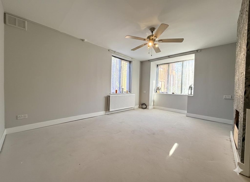 Property photo 3 of 12 3