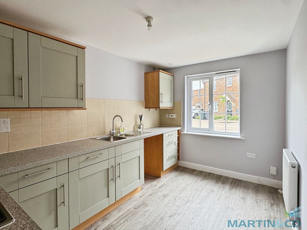Property photo 2 of 12 43ba8c73--46F6-B948-3C1Aa39Ade9B-32467-00001208C63