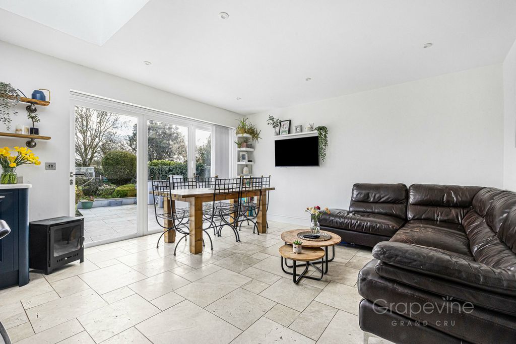 Additional image 6 of 4 bed semi-detached house for saleDavis Street, Hurst RG10