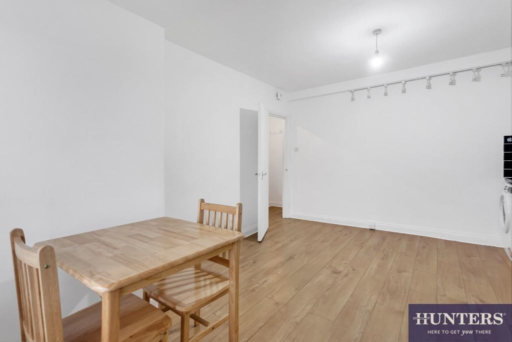 Property photo 3 of 5 Reception