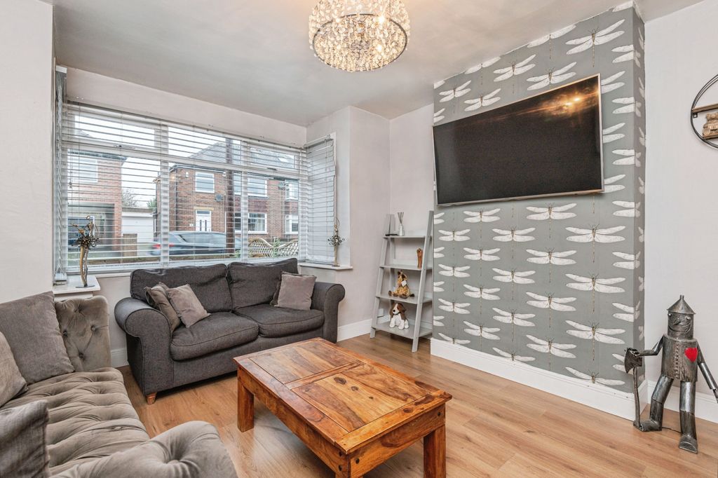 Property photo 2 of 16 Lounge