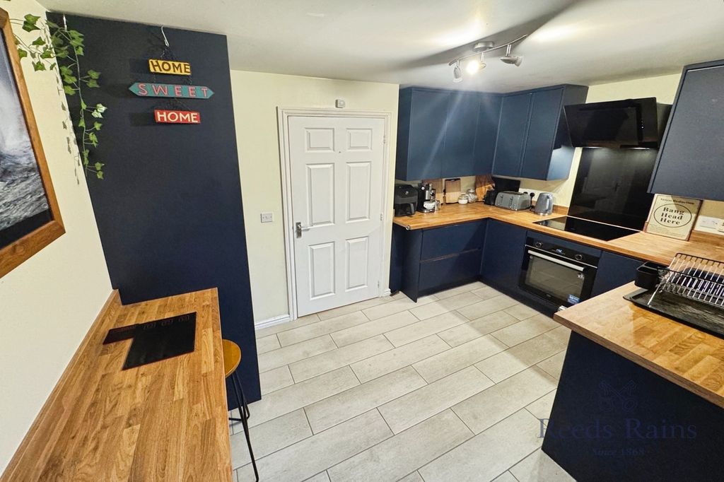 Property photo 2 of 17 Kitchen