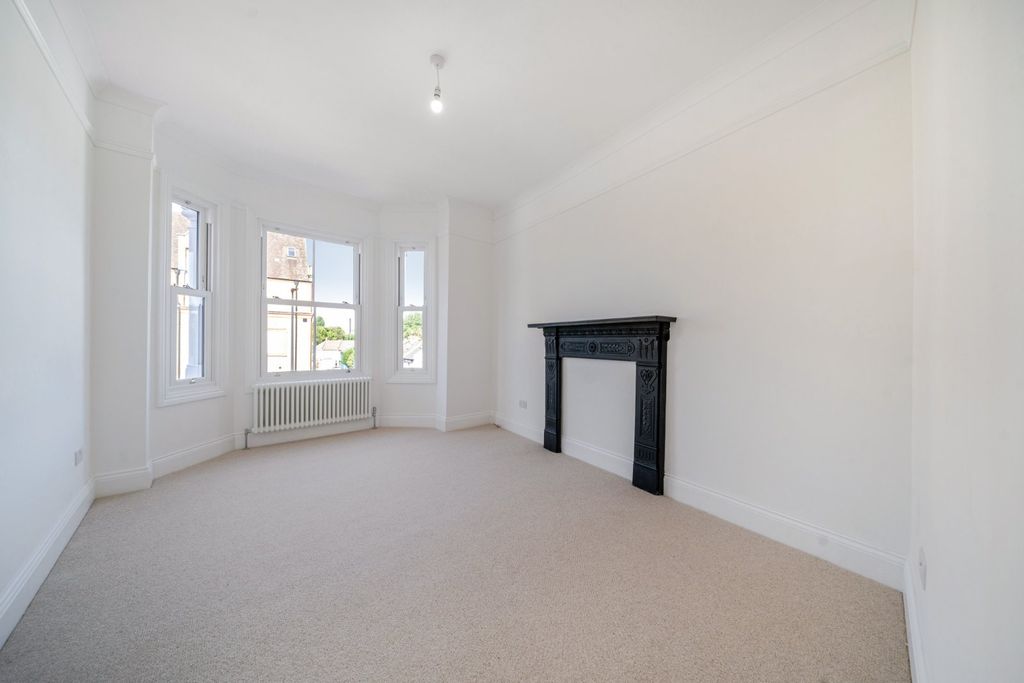 Property photo 3 of 19 Picture No. 18