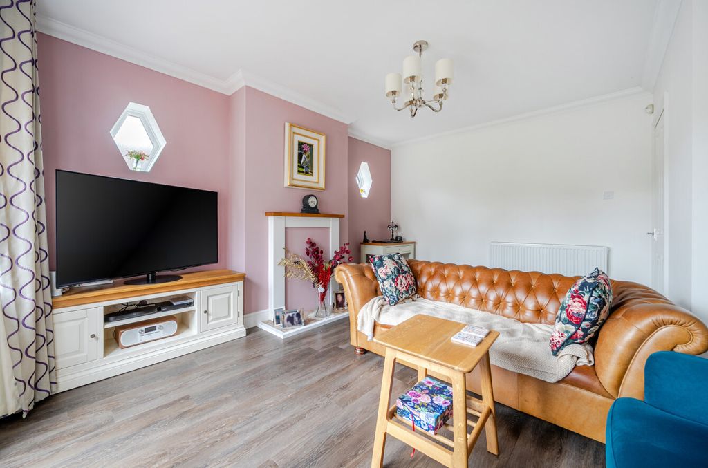 Property photo 2 of 12 1371434-13-68F673...