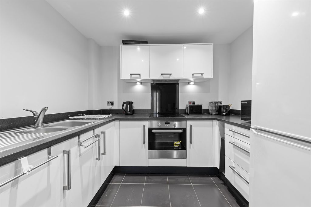 Property photo 1 of 6 (Main)