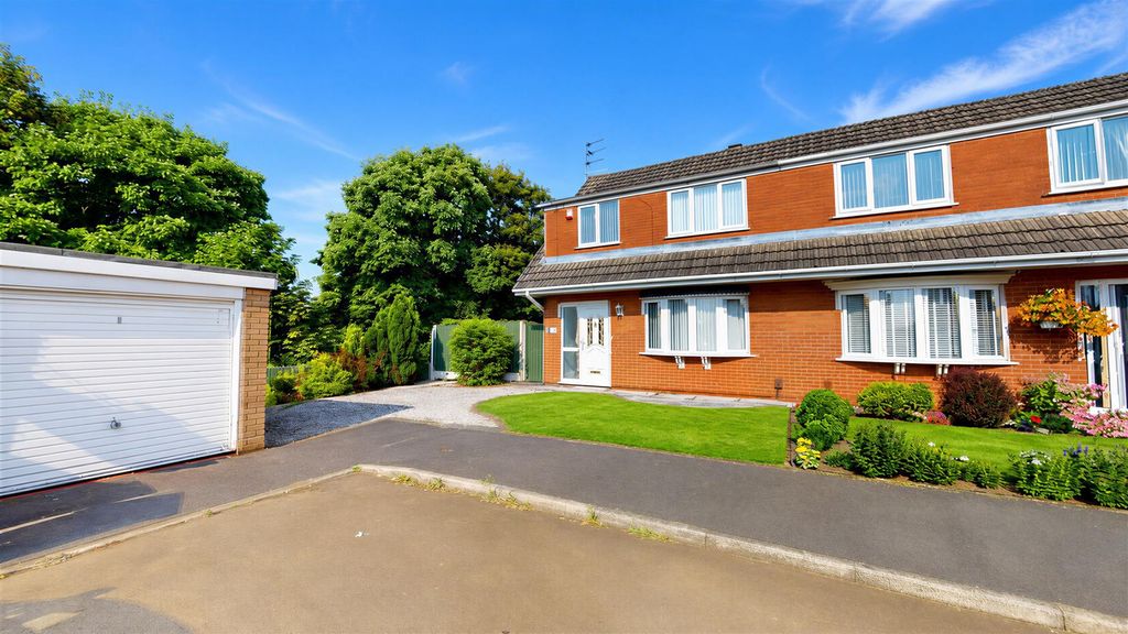 Property photo 1 of 19 Beech Gardens Rear Garden