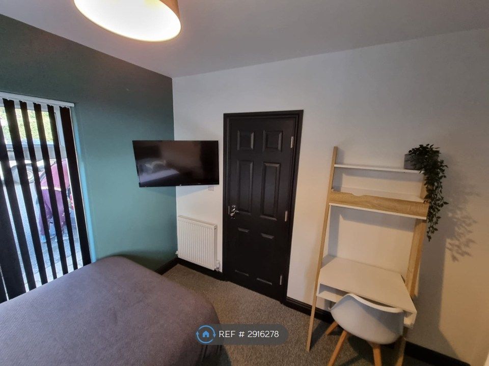 Property photo 2 of 25