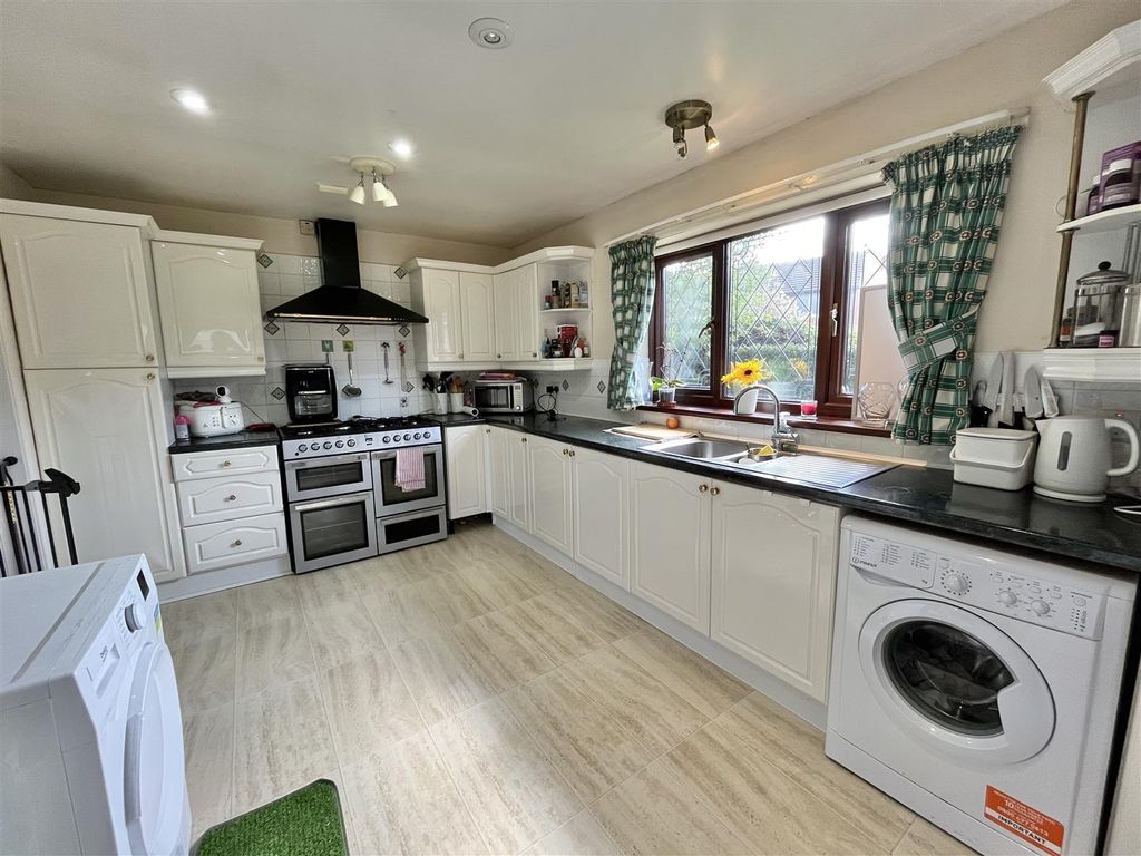 Property photo 3 of 15 Kitchen