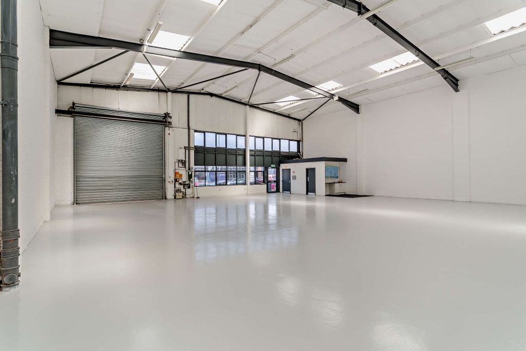 Property photo 3 of 20 8649341-Interior19-800