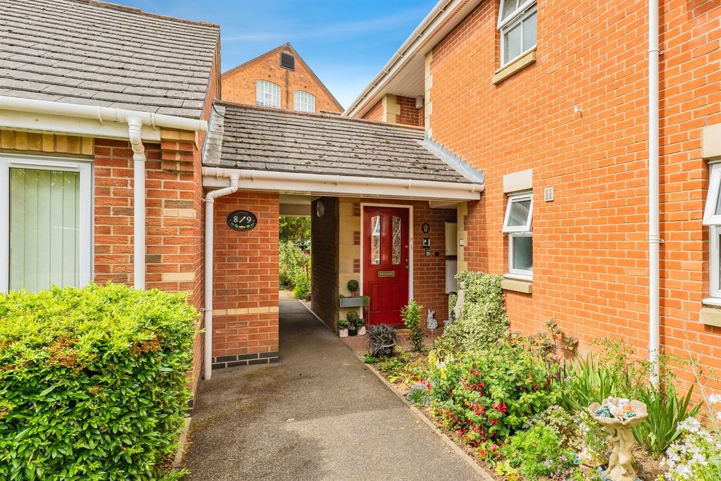Property photo 2 of 17