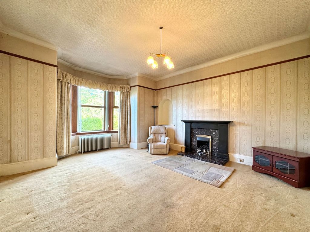 Property photo 2 of 28