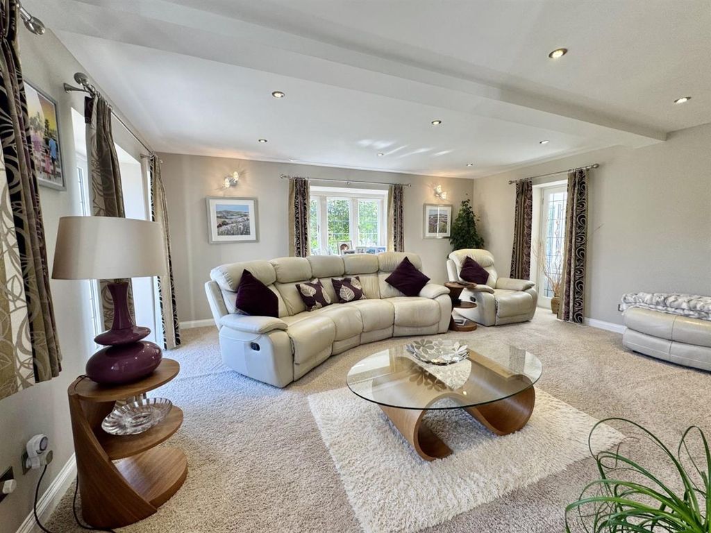 Property photo 2 of 30 296Ad310-917E-48E9-B358-2137198c7B25.Jpeg