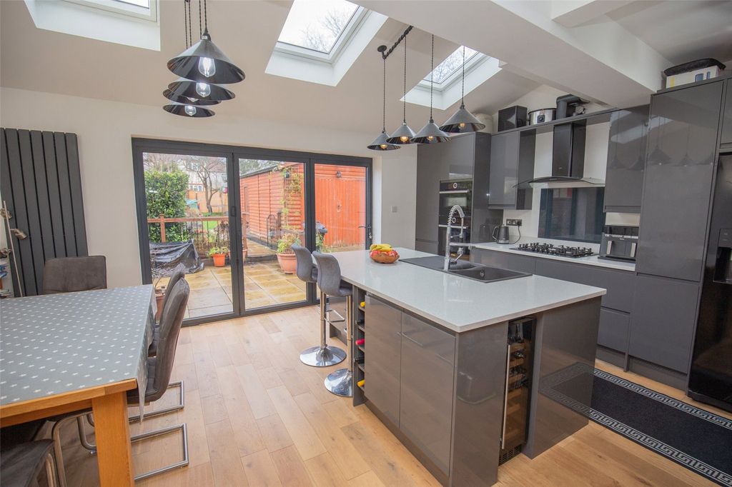 Property photo 3 of 23 Picture No. 09