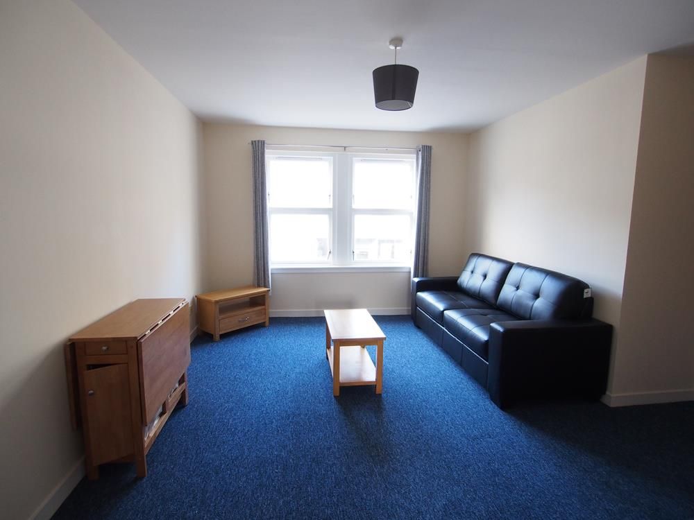 Property photo 2 of 6 004 Livingroom