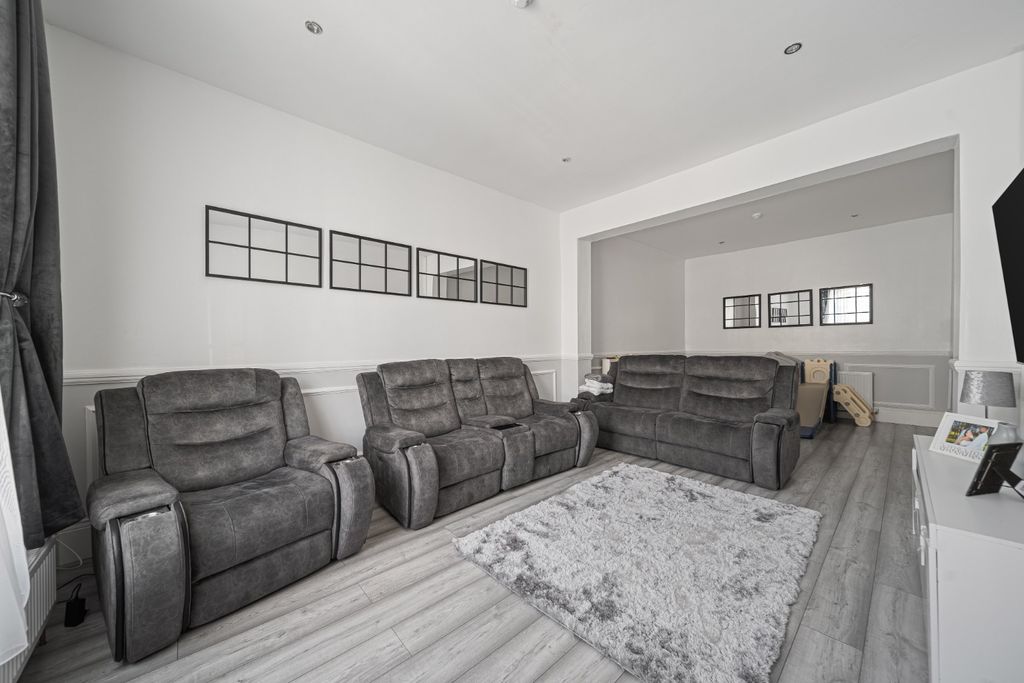 Property photo 2 of 22 4555114