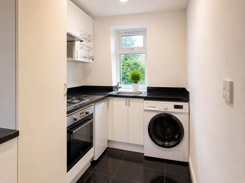 Property photo 2 of 7 Kitchen