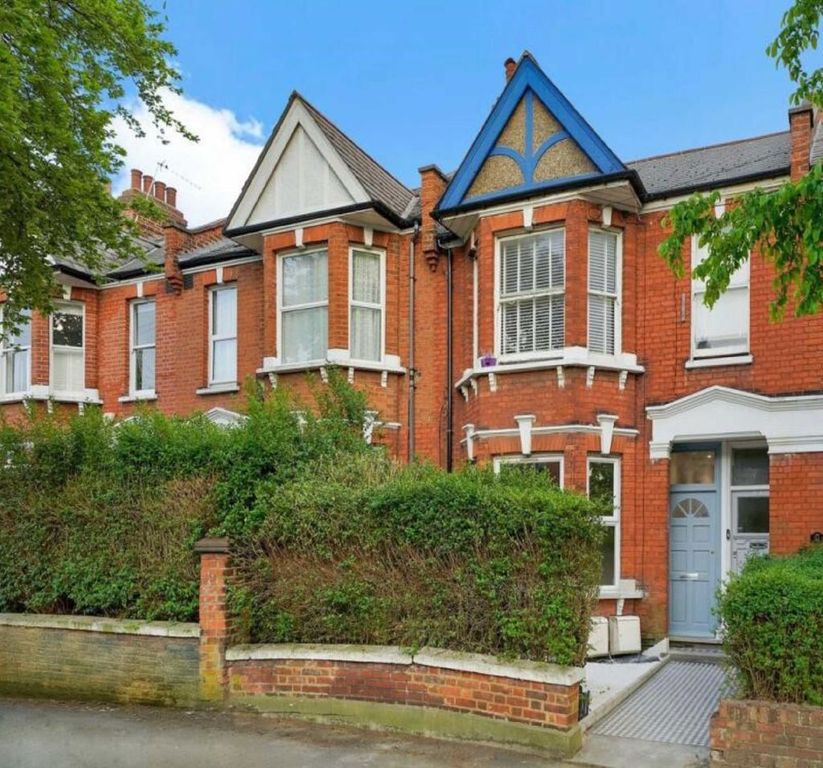 Property photo 1 of 11