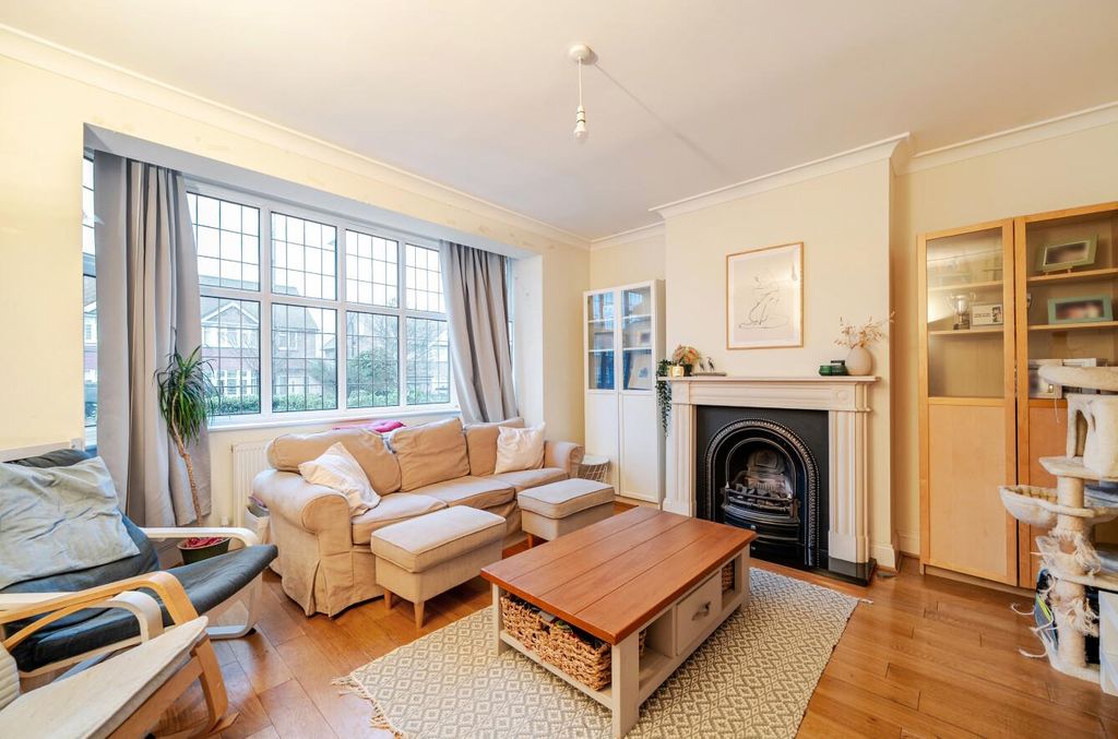 Property photo 2 of 20 1394001-16-695Fdf352Dfdb.Jpg