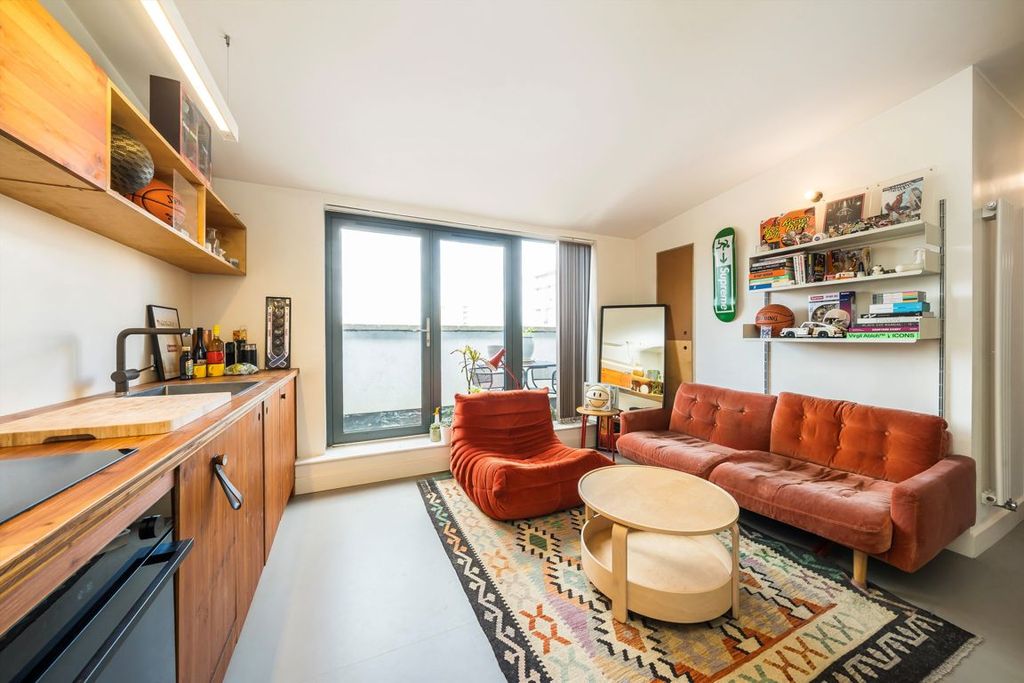 Property photo 3 of 6