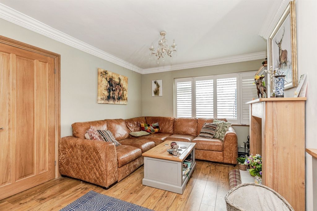 Property photo 2 of 20