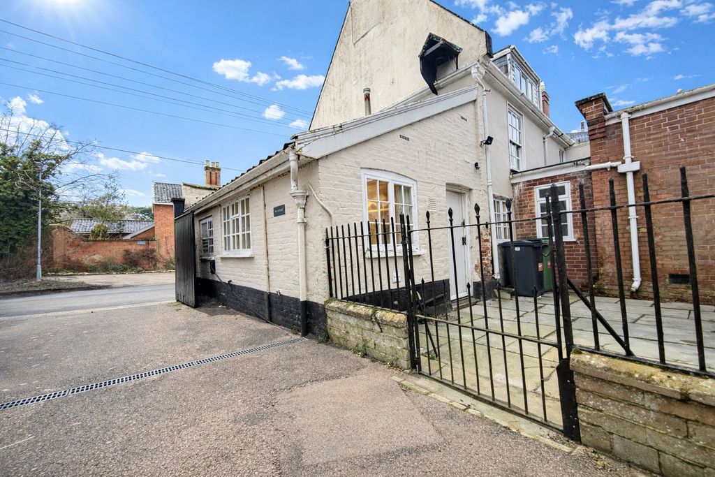 Property photo 1 of 21