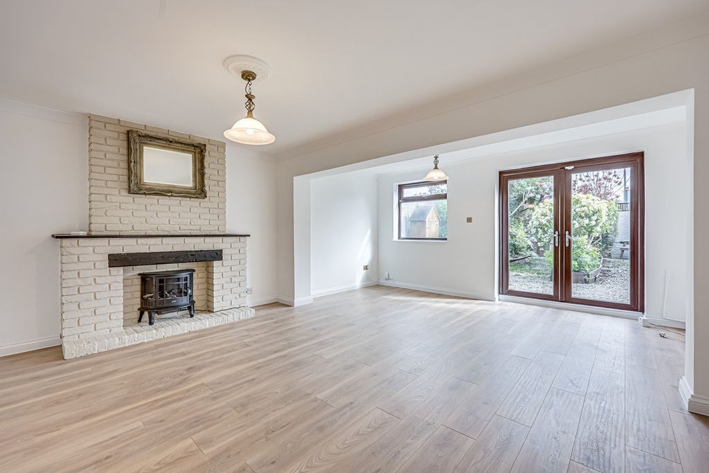 Property photo 3 of 24