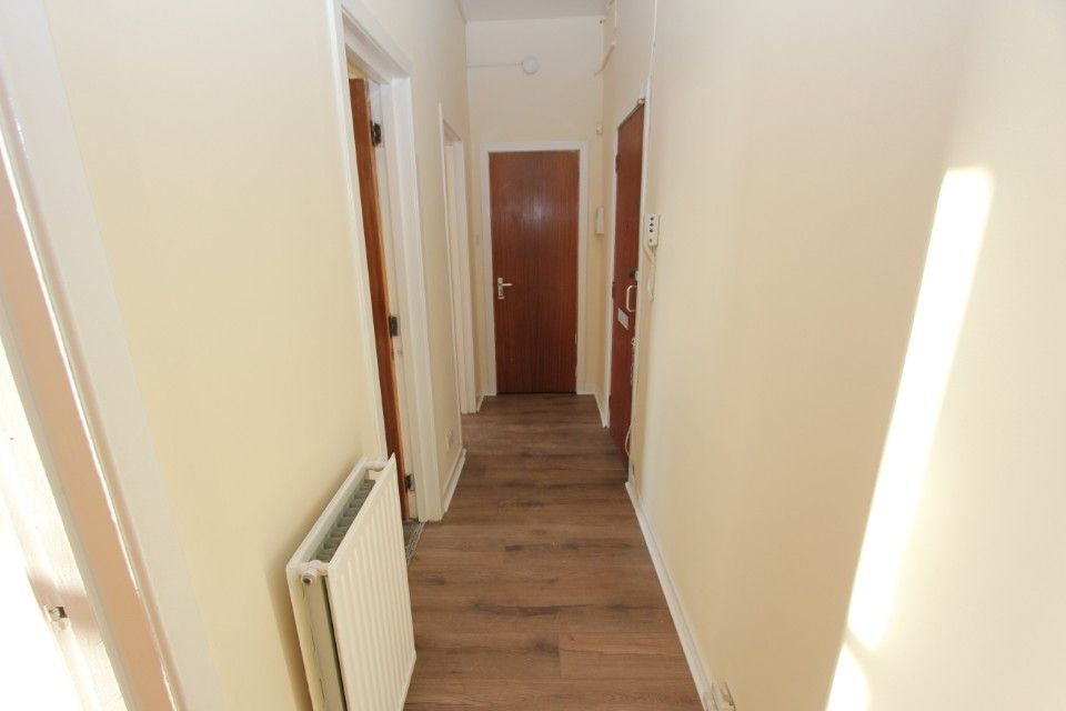 Property photo 2 of 10 Hall