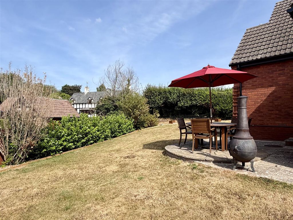 Property photo 2 of 28