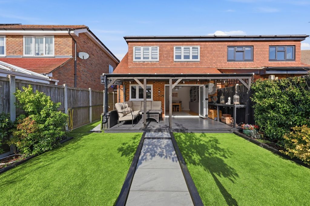 Property photo 2 of 28