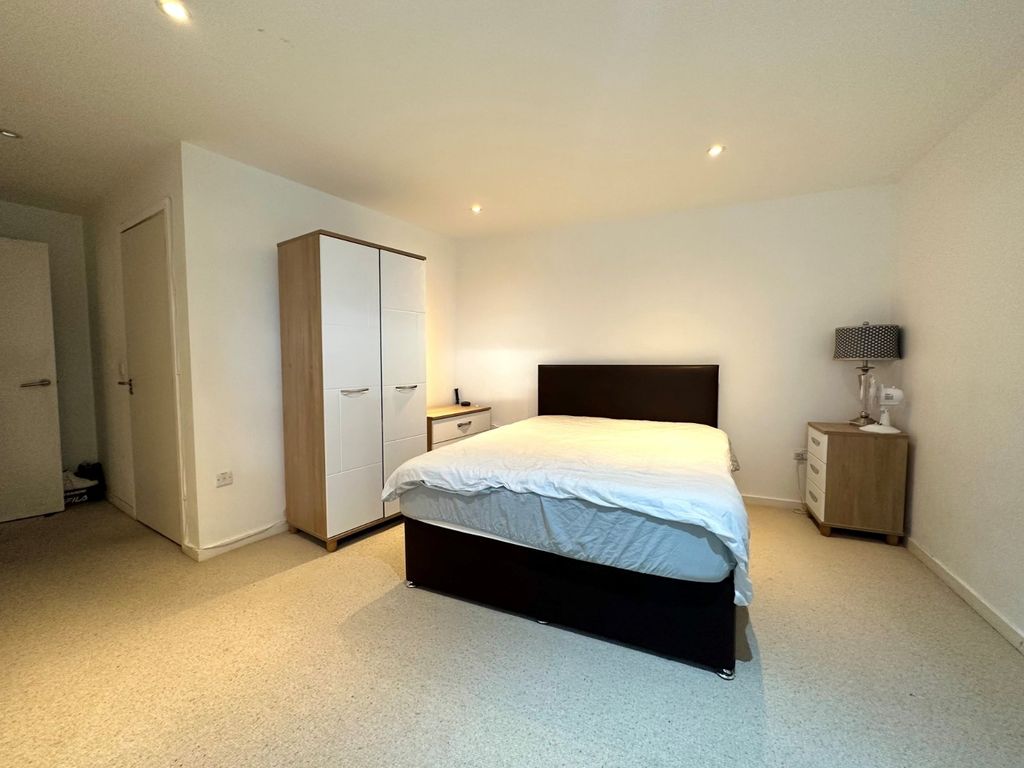 Property photo 3 of 8 Picture No. 06