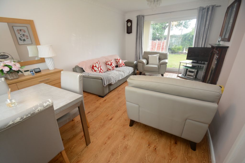 Property photo 3 of 10 Lounge