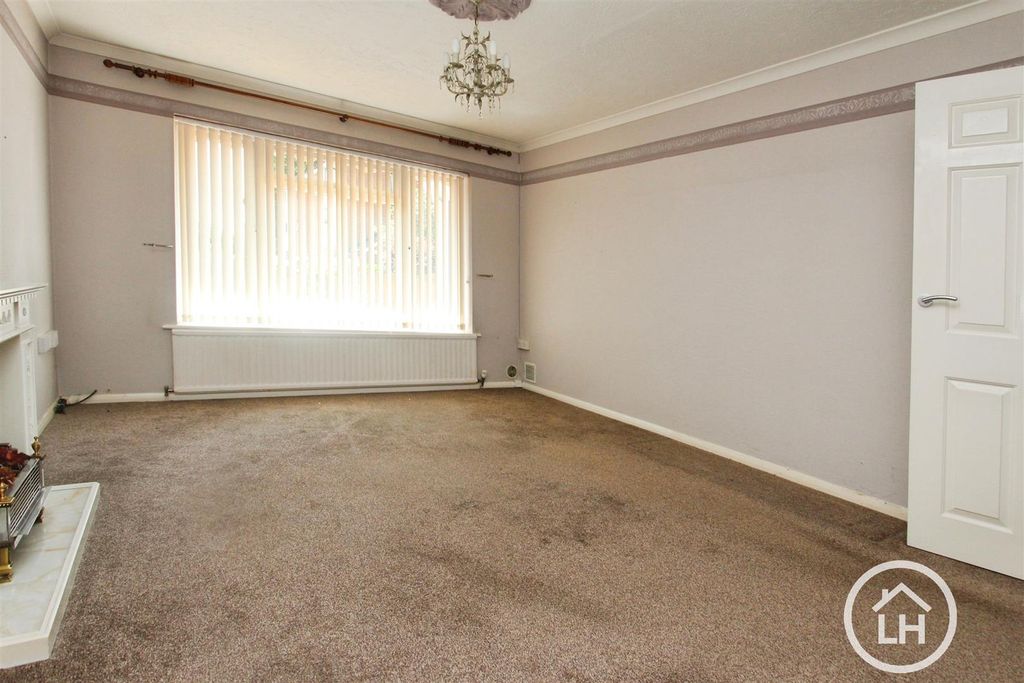 Property photo 2 of 12 Lounge