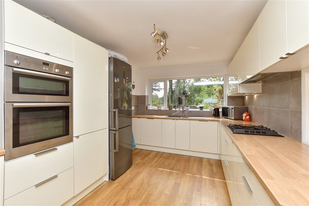 Property photo 3 of 11 Kitchen/ Breakfast Room