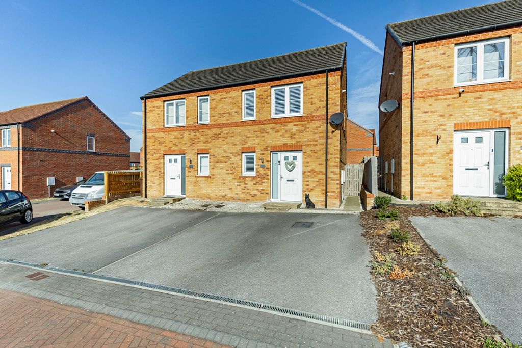 Property photo 1 of 14 2 Bedroom Semi Detached For Sale