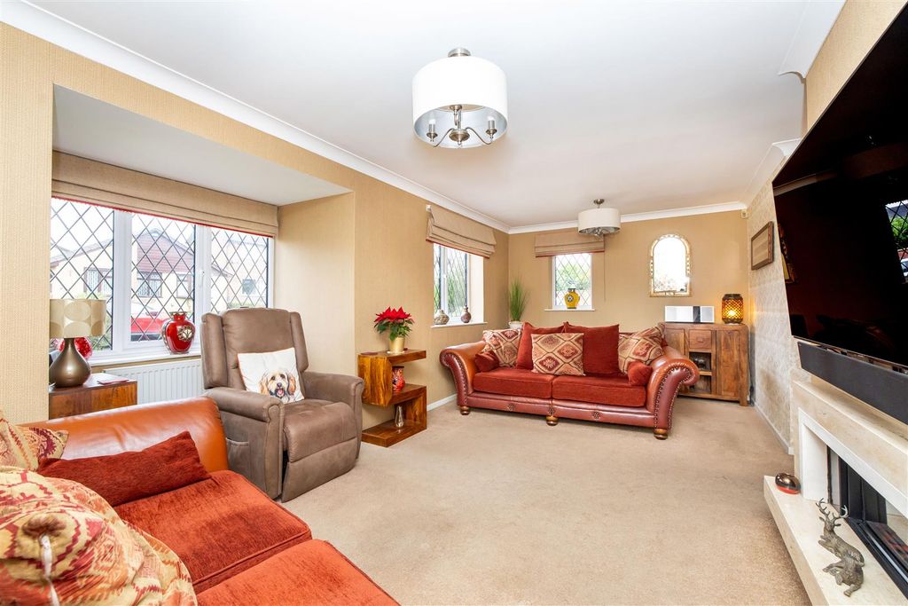 Property photo 2 of 27 Lounge