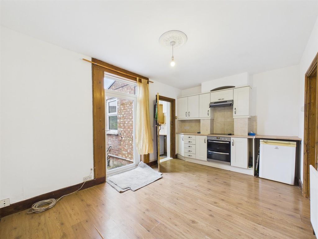 Property photo 3 of 13 Cam02885G0-Pr0557-Still003.Jpg