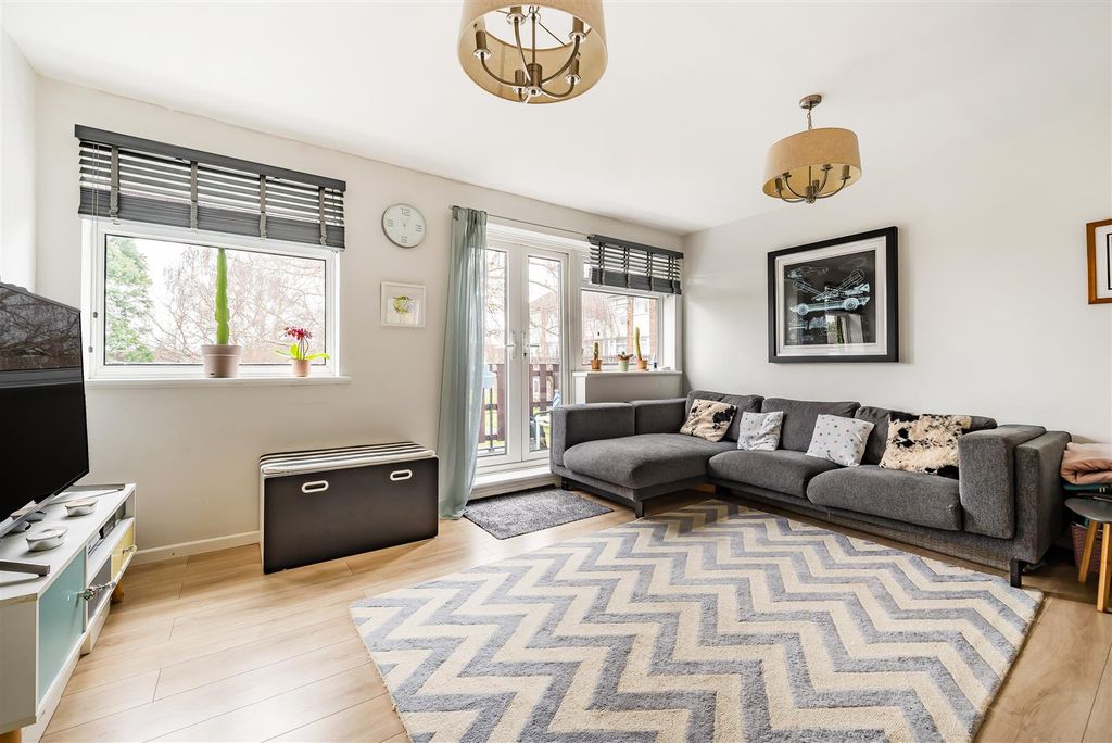 Property photo 2 of 19 For Sale - Aspire Residential - Exmoor Court - Lou
