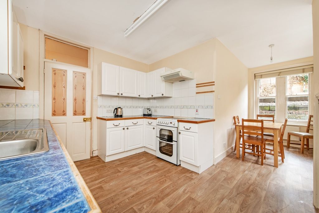 Property photo 2 of 12 6