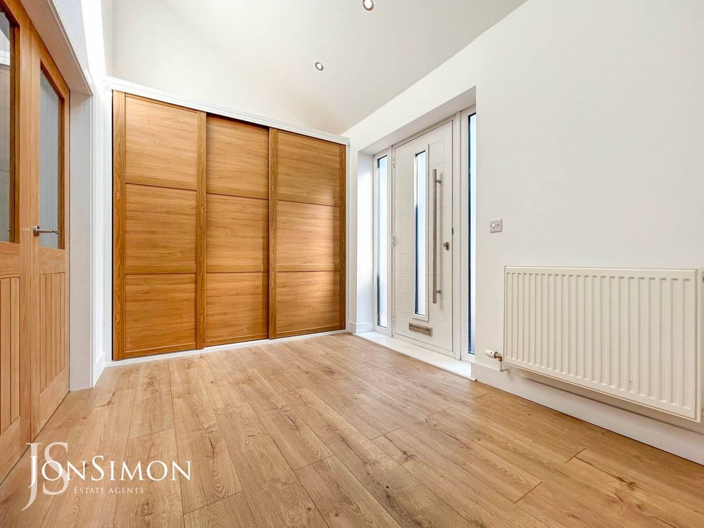Property photo 3 of 37