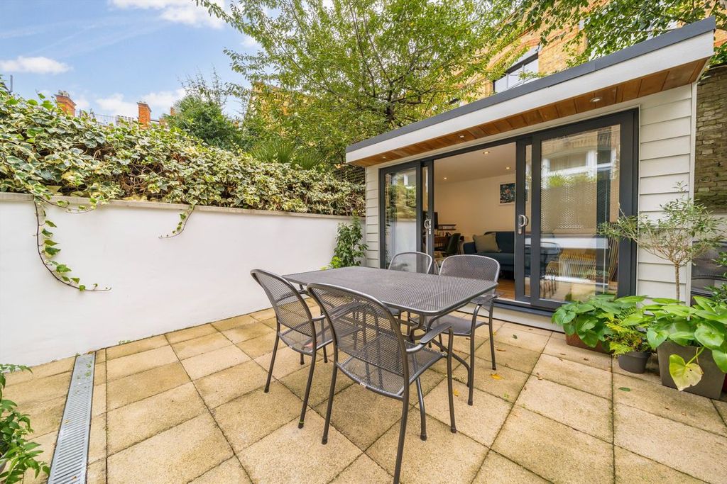 Property photo 2 of 7