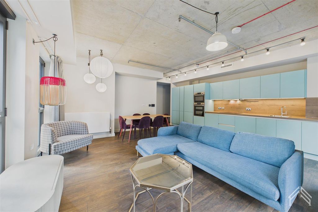 Property photo 2 of 20 Cam02700G0-Pr0425-Still006.Jpg