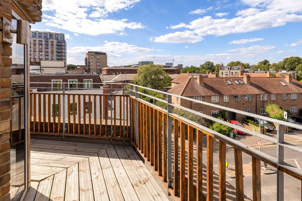 Property photo 2 of 14 Terrace
