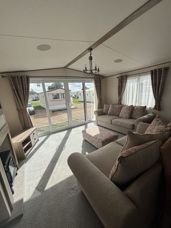 Property photo 1 of 17 Ambleside 2